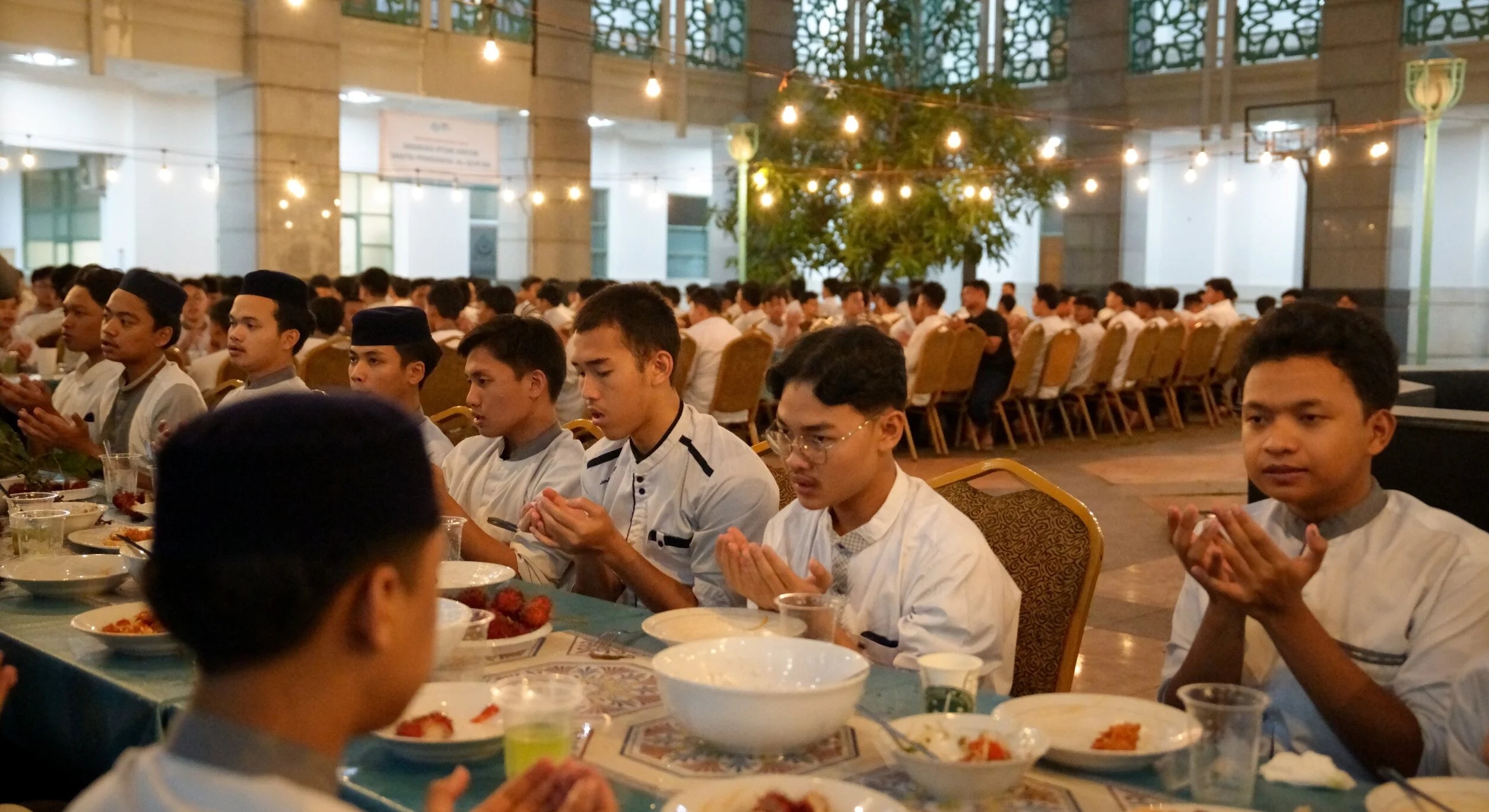 Foto 17 dari album Iftar Bersama Santri Tahfidz 2025